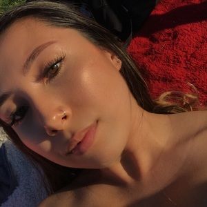 Meet your Posher, Maya